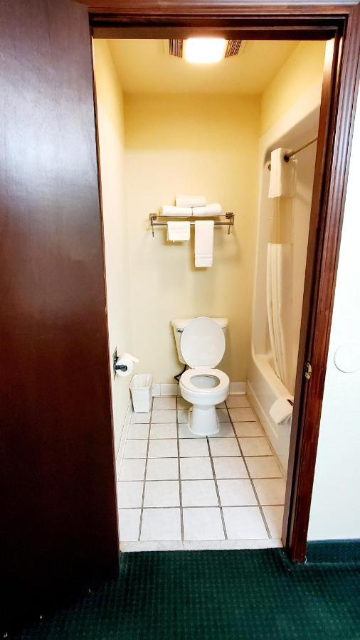 Executive Inn Alva 外观 照片